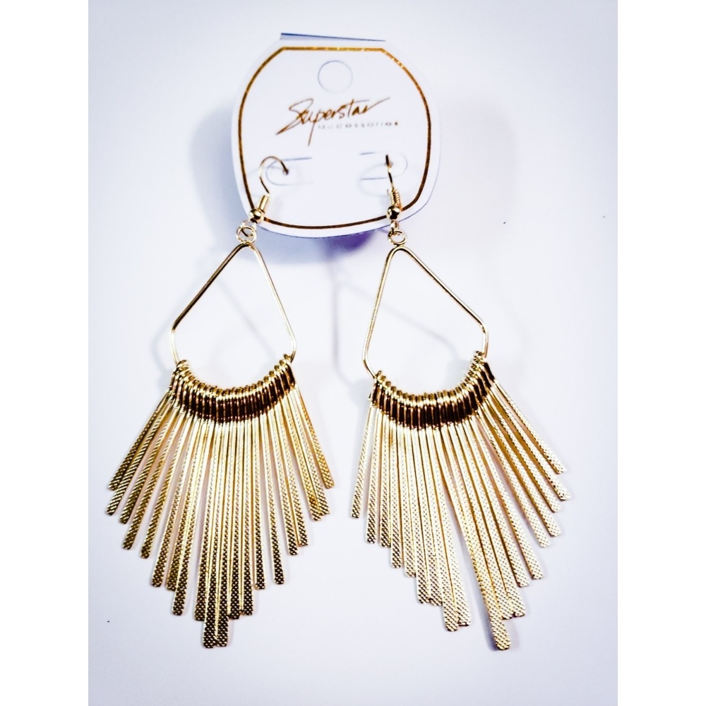 Gold earrings.🔥🔥🔥🔥